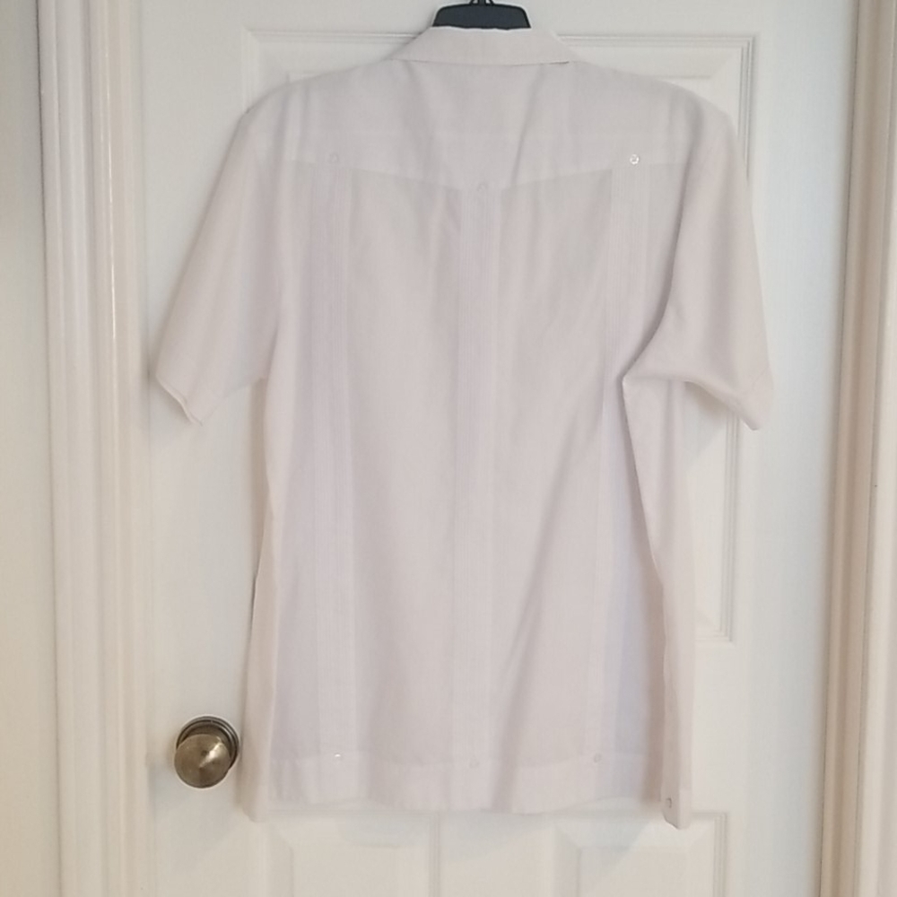 White guayabera